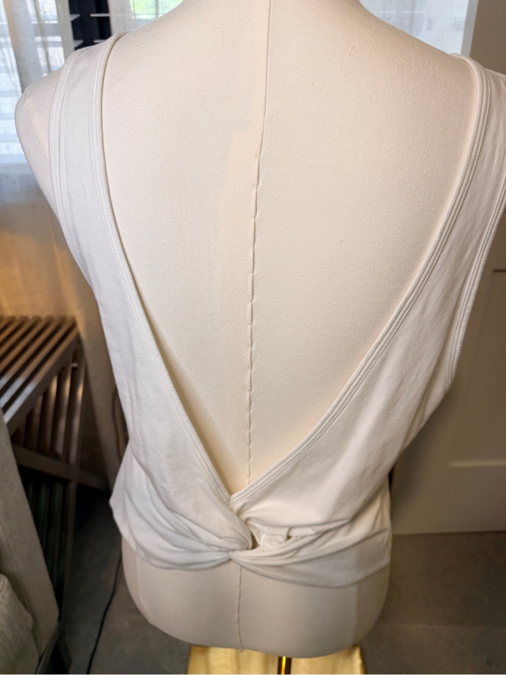 Lululemon White Twist Front Open Back Tank Top Medium NWT